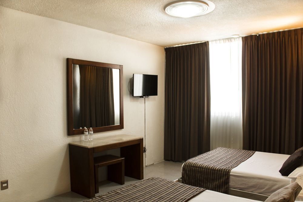 Hotel El Monte Salamanca Bagian luar foto