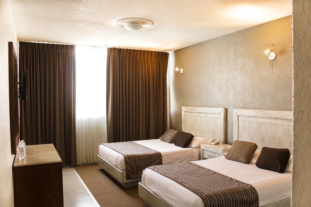 Hotel El Monte Salamanca Bagian luar foto