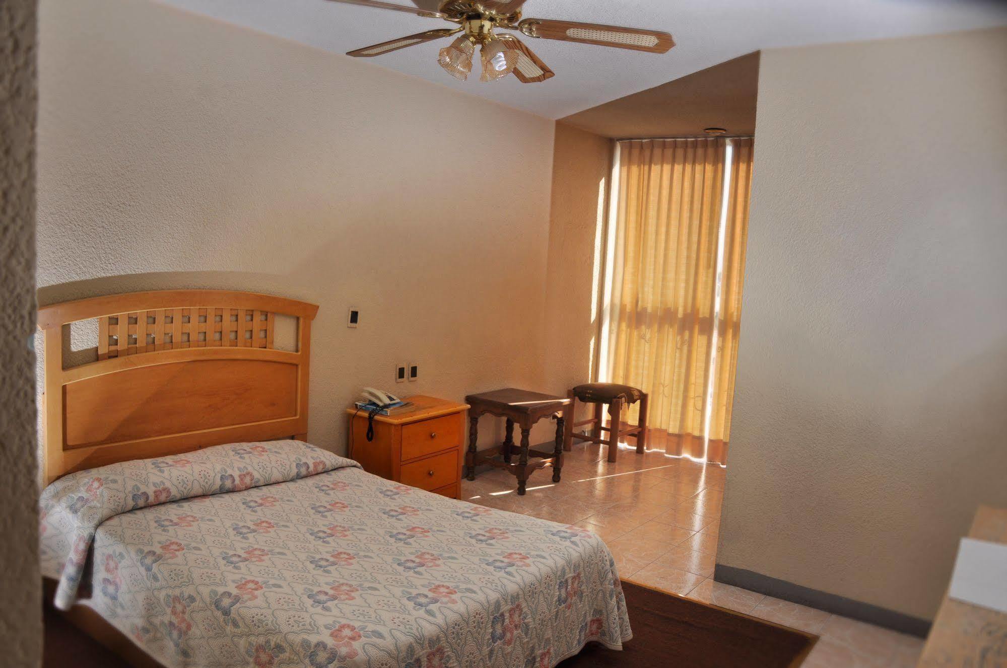 Hotel El Monte Salamanca Bagian luar foto